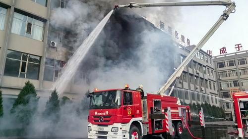 西湖火灾学生爆料新闻视频,现场惊心动魄，紧急救援展开  第3张